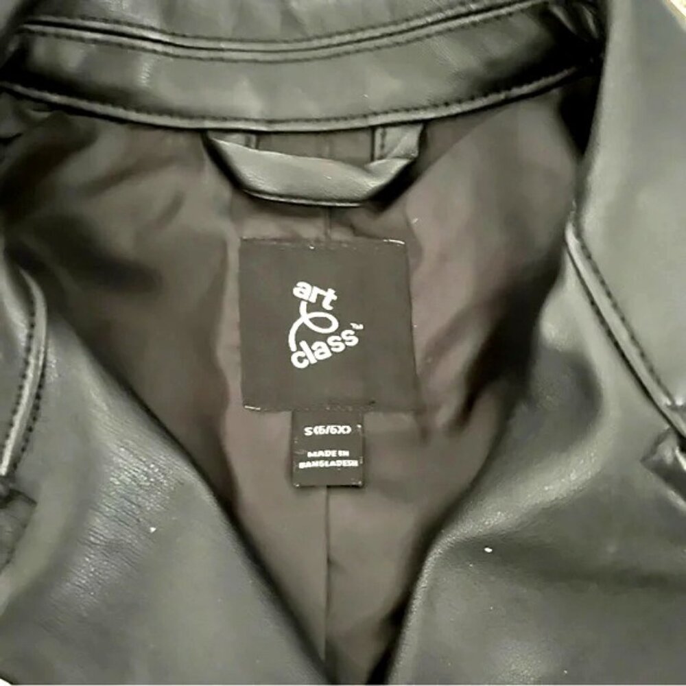 Girls Black Faux Leather Moto Jacket With Quilted Shoulder Details & Zip Pockets - Picture 7 of 9